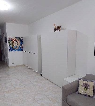 Ampio Monolocale Con Terrazzo - A 2 Passi Dal Mare Apartment Latte Ngoại thất bức ảnh