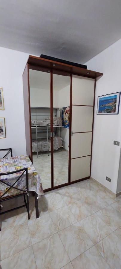 Ampio Monolocale Con Terrazzo - A 2 Passi Dal Mare Apartment Latte Ngoại thất bức ảnh