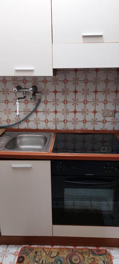 Ampio Monolocale Con Terrazzo - A 2 Passi Dal Mare Apartment Latte Ngoại thất bức ảnh